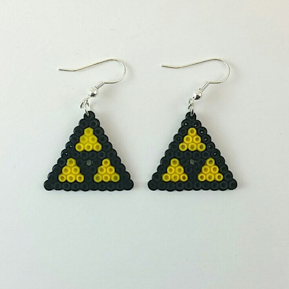 Cute Zelda triforce earrings hypoallergenic - Picture 1 of 2